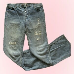 LOW WASTED JEANS
• LIGHT